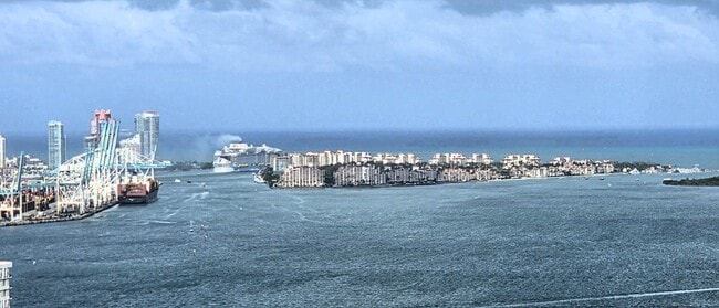 Building Photo - 951 Brickell Ave