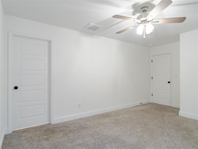Building Photo - 2091 Bluestem Dr