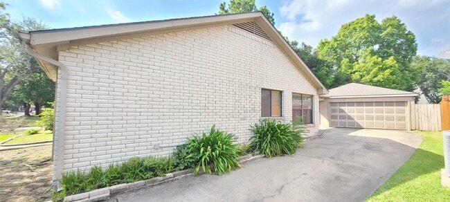 Building Photo - 14814 Earlswood Dr