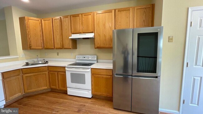 Building Photo - 6125 White Marble Ct