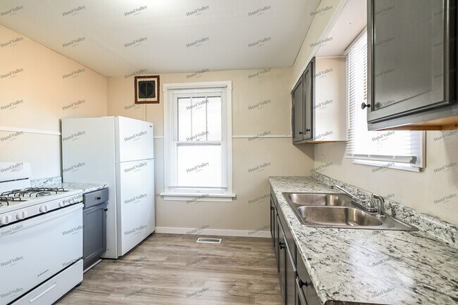 Building Photo - 6209 Radom St