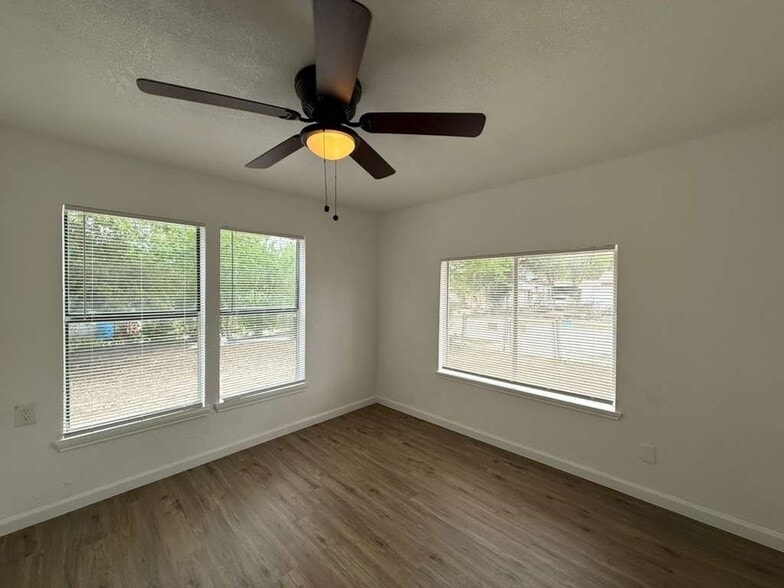 Building Photo - 2311 Potosi St