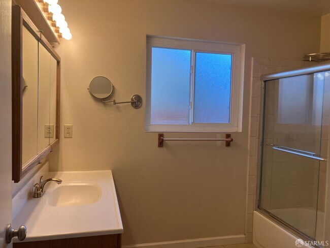 Building Photo - 1716 Marshall Ct