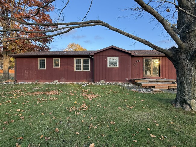 Building Photo - 18 Circle Dr