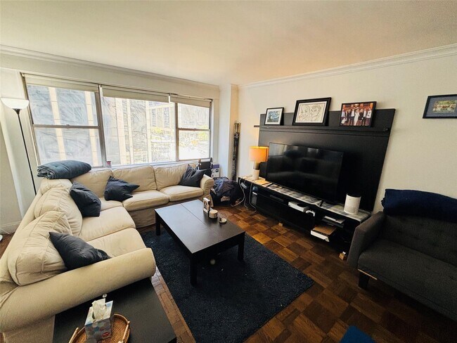 Building Photo - 77 W 55th St