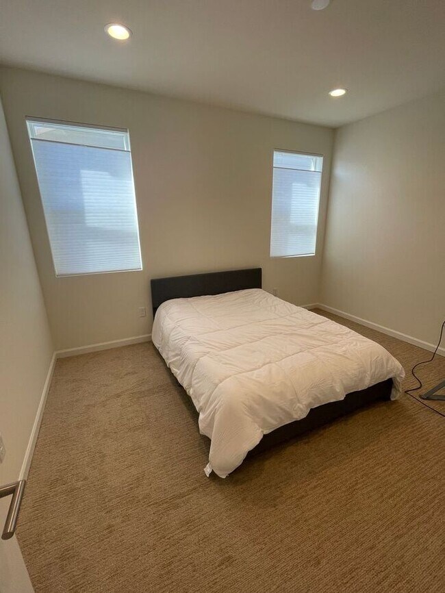 Building Photo - Gorgeous 4 Bed 2.5 Bath New Build in Timnath!