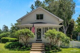 Building Photo - 701 Edison St