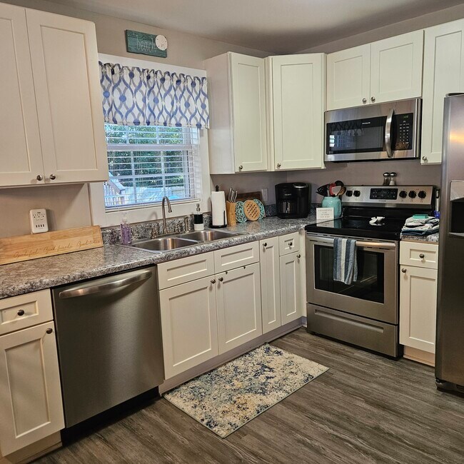 Building Photo - 608 Albemarle Rd