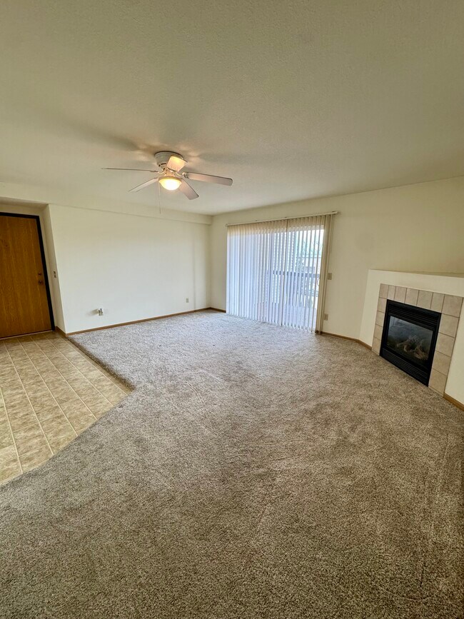 Building Photo - 4600 Grand Ave