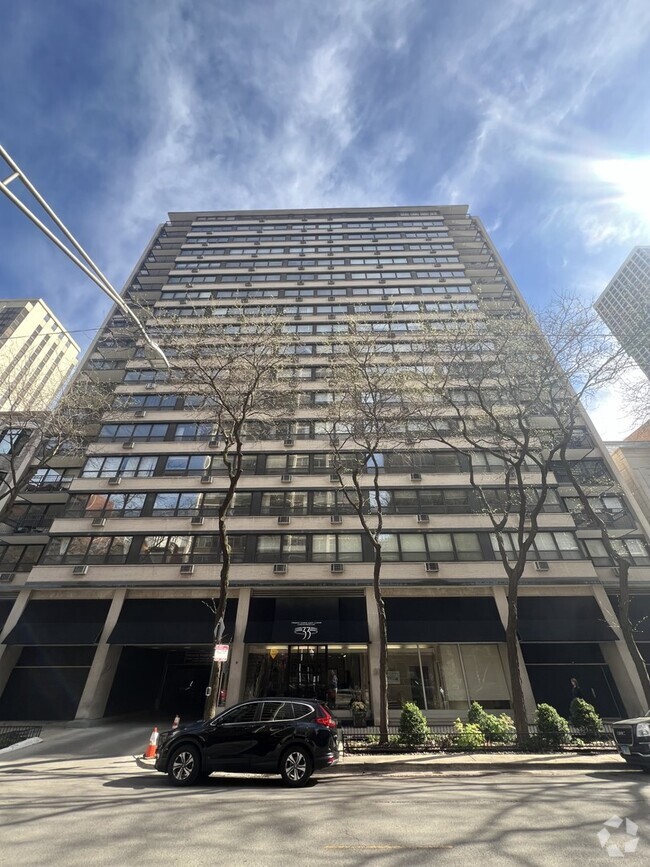 Building Photo - 33 E Cedar St