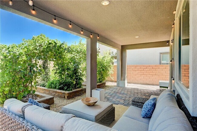 Building Photo - 4160 Elegant Chateau St