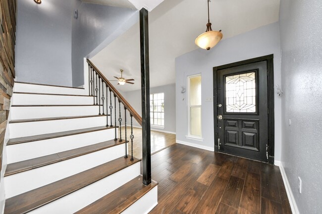 Building Photo - 23927 Verngate Dr