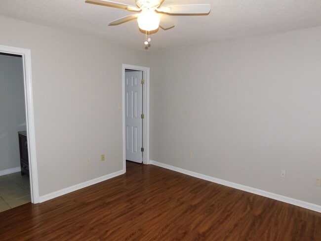 Building Photo - 5539 Bradley Dr