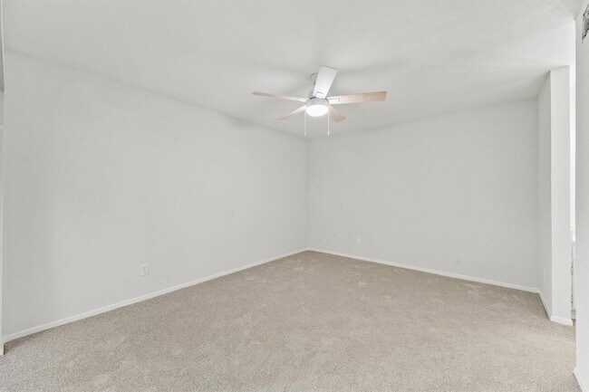 Building Photo - 18118 Lakeside Ln