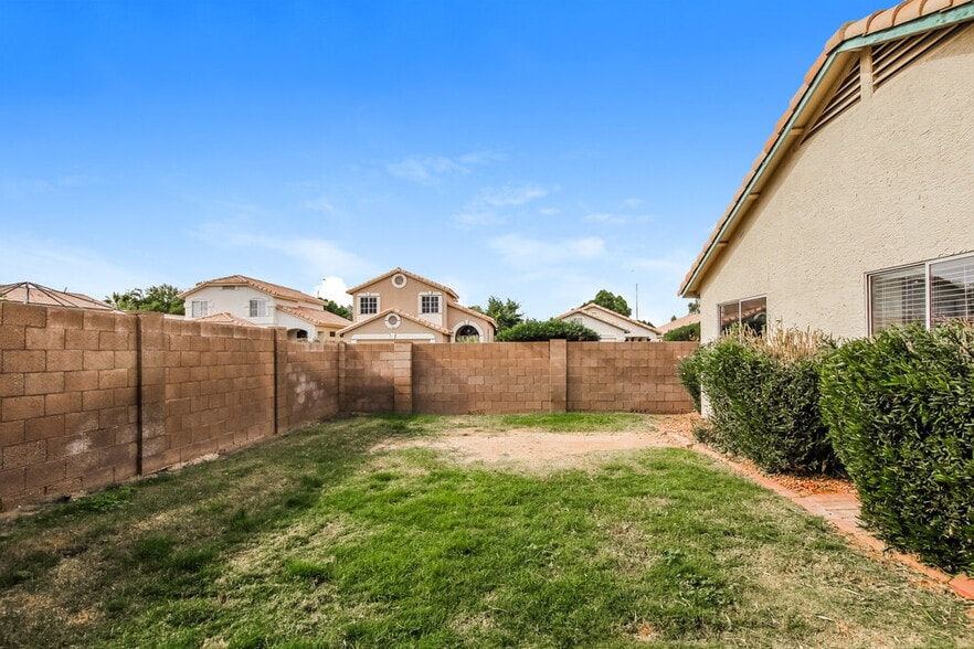 Building Photo - 5035 W Kristal Way