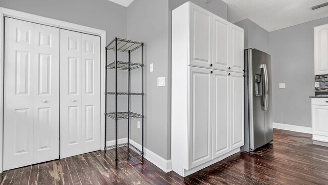 Building Photo - Charming 2BR/2BA with Bonus Room South Tam...