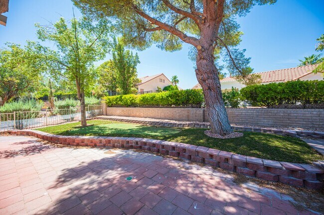 Building Photo - Sun CIty Summerlin 55+, Highly Upgraded, S...
