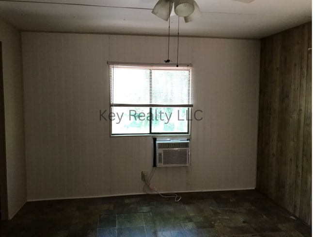 Building Photo - 48 Little John Ln