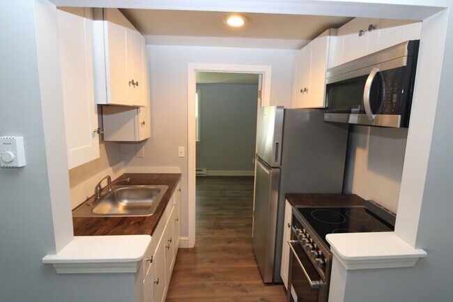 Building Photo - 1 BR/1BA Condo Available 1st month's rent ...