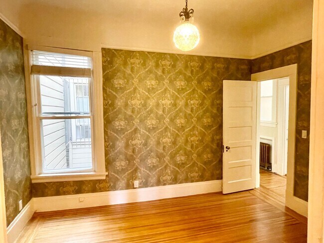 Building Photo - Charming Lower Nob Hill 1BR/1BA! Laundry! ...