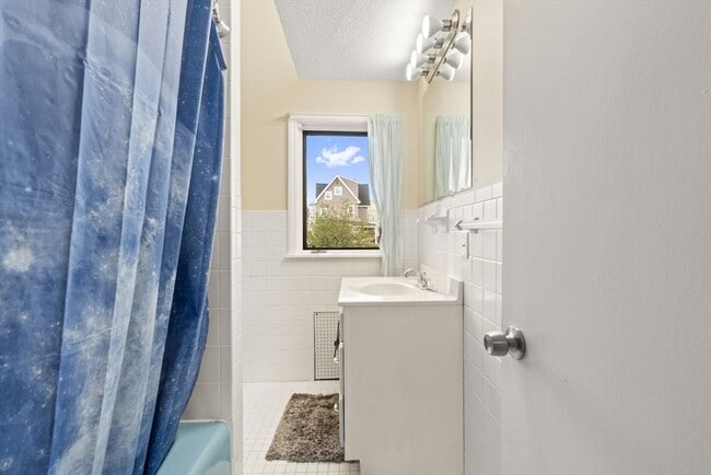 Building Photo - 48 Tappan St