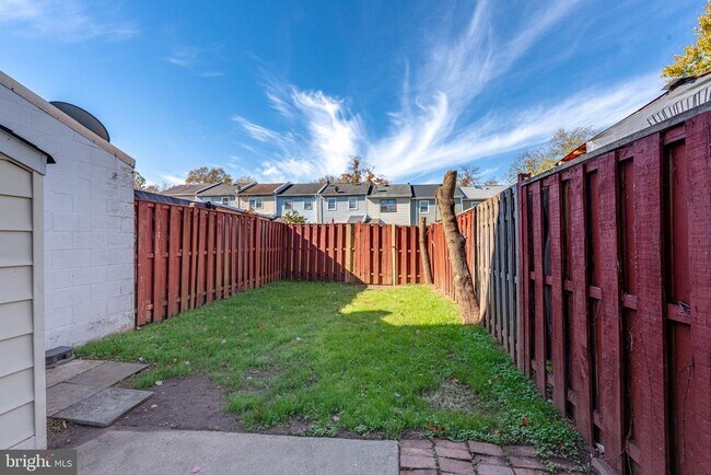 Building Photo - 7604 Somerset Ln