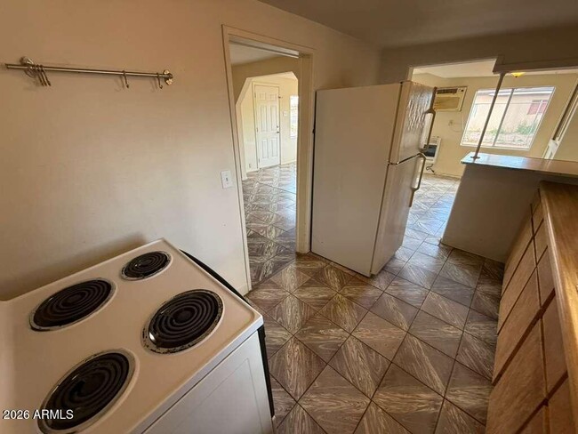 Building Photo - 1365 E 20th St