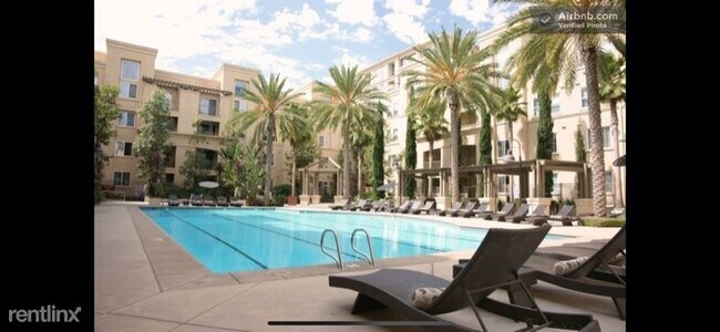 Building Photo - 2 br, 1 bath Condo - 1440 Scholarship