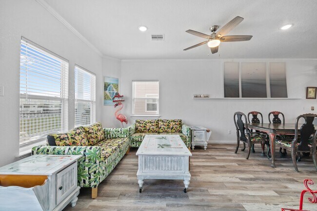 Building Photo - 139 W Palm