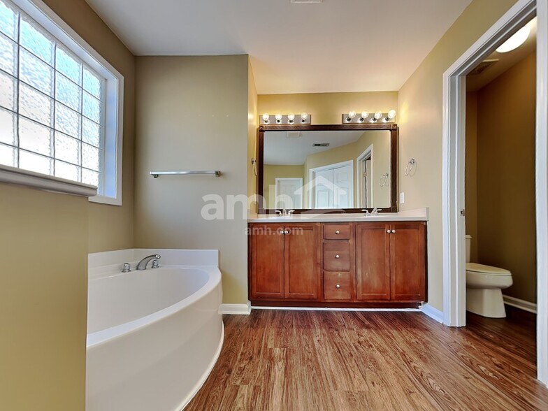 Building Photo - 104 Pearson Place