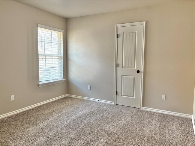 Building Photo - 517 SW 44th St