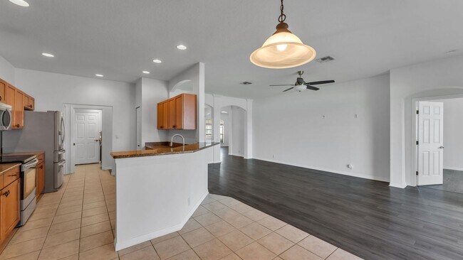 Building Photo - Waterfront home for RENT! 4 bed/2.5 bath