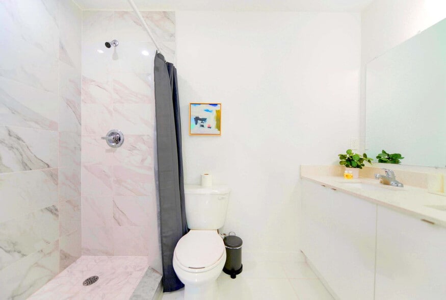 Building Photo - 2110 NW 66th St