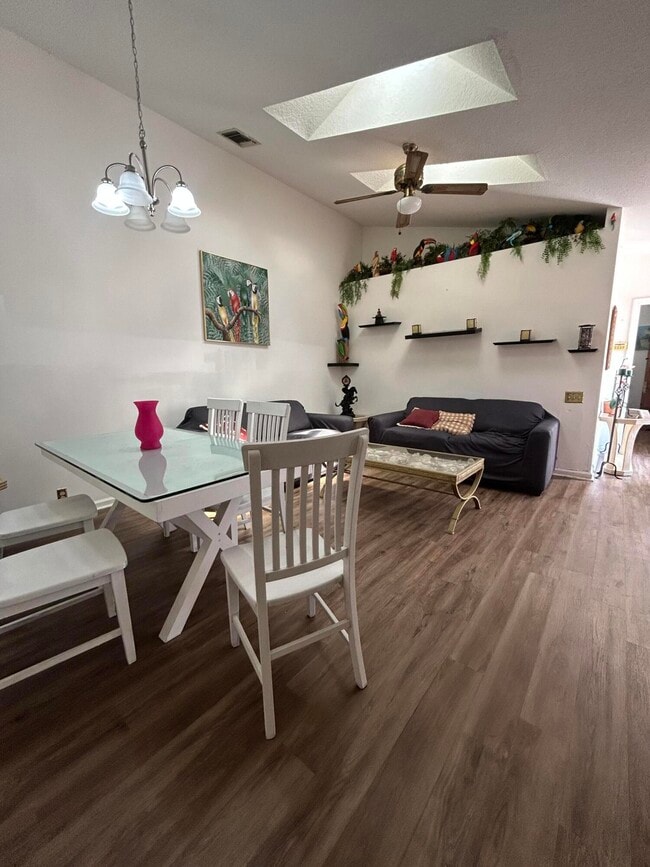 Building Photo - 1593 Hawthorne Pl