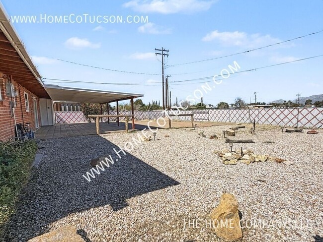 Building Photo - 6225 E Calle Aurora