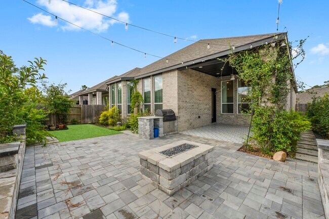 Building Photo - 17151 Sandstone St