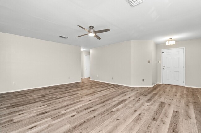 Building Photo - 15906 Colton Well
