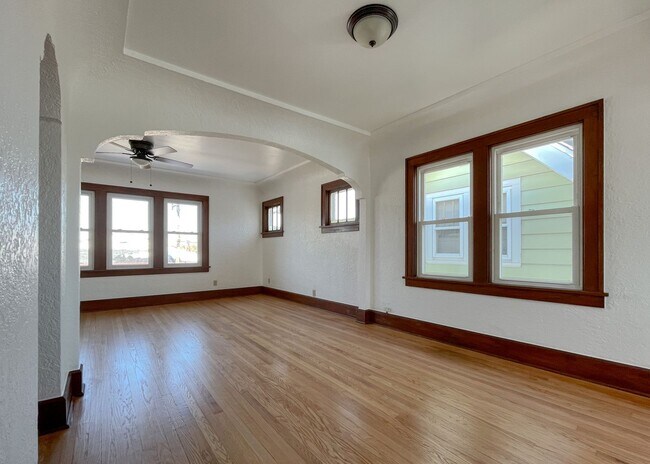 Building Photo - 1605 Yout St