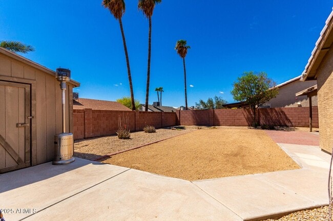 Building Photo - 8375 W Dahlia Dr