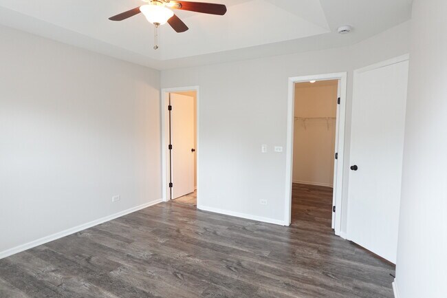 Building Photo - 231 University Ln