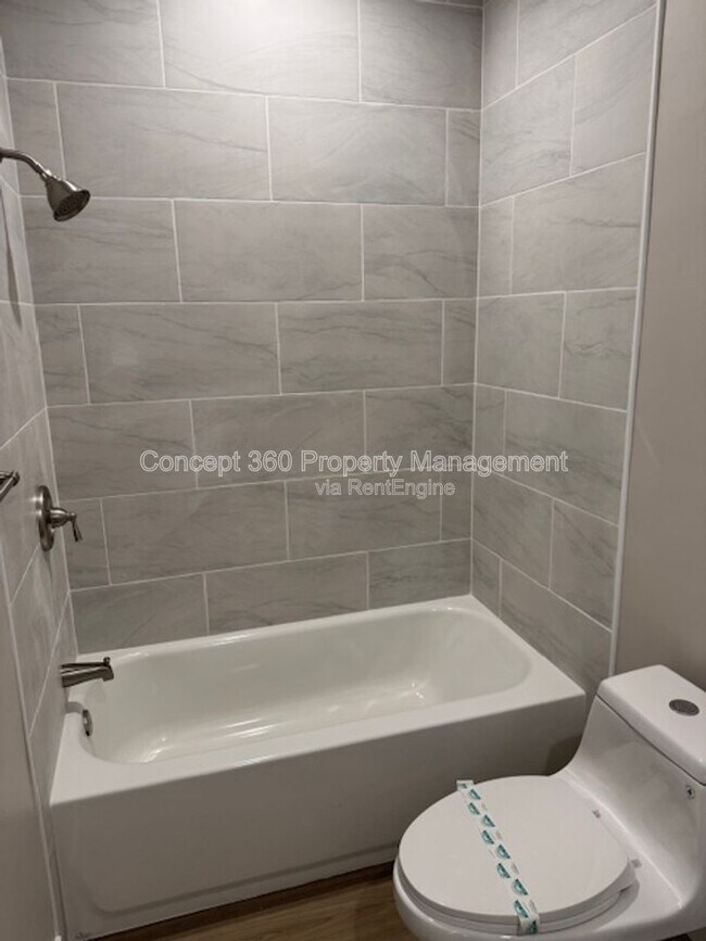 Building Photo - 318 E Heath Ln