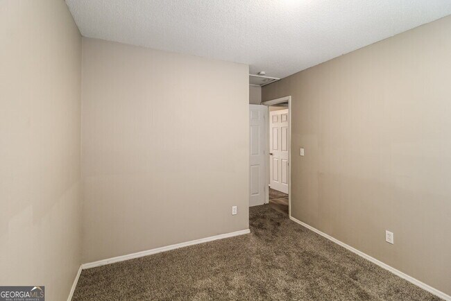 Building Photo - 1613 Picadilly Ct NE