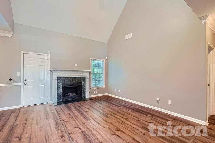 Building Photo - 2200 Sugarbirch Dr