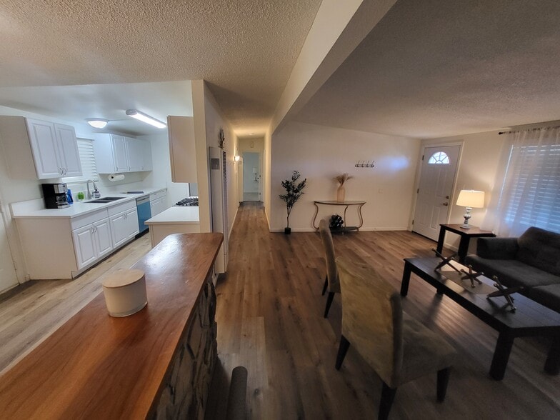 Building Photo - 14972 La Brisa Rd