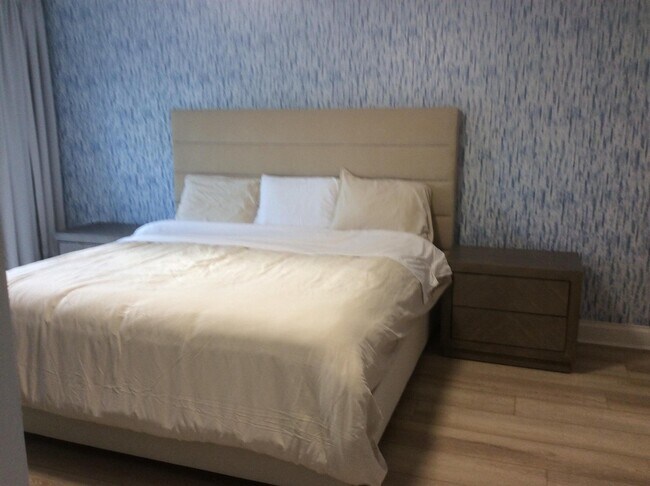 Building Photo - 12305 Sawgrass Ct