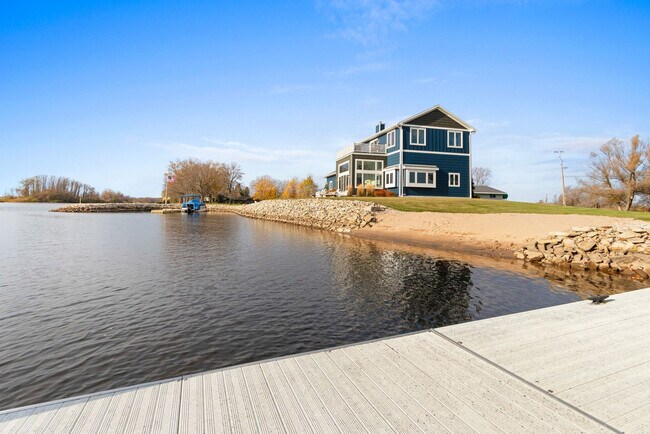 Building Photo - 1571 Harbor Rd