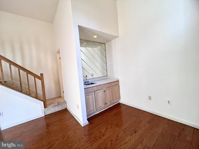 Building Photo - 1525 Templeton Pl