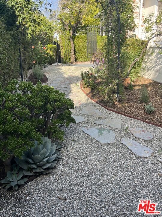 Building Photo - 958 N Vista St