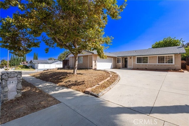 Building Photo - 842 Granby Ave