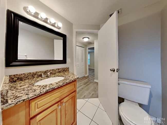 Building Photo - 6521 Bonnie Bay Cir N